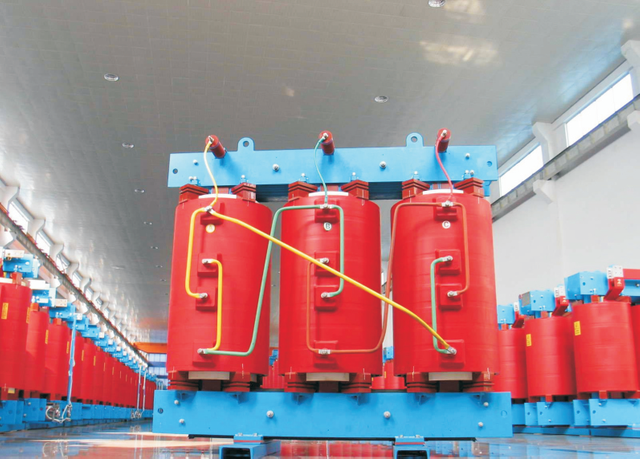 35 -километровый трансформатор силового трансформатора в помещении в помещении с нагрузкой.